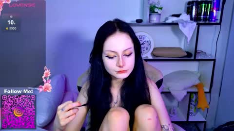 Mia  online show from 11-23-25, 07:35