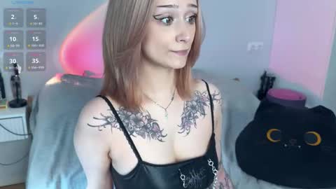 Mia online show from 03-25-26, 01:17