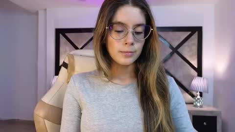 Mia online show from 03-25-26, 07:31