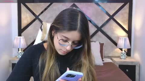 Mia online show from 05-08-26, 07:30