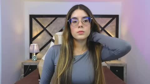 Mia online show from 06-05-26, 07:19