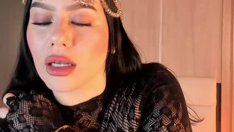 Mia online show from 06-04-26, 10:27