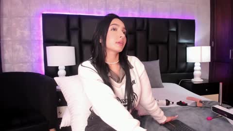 Snapshot of miasweetth chatting on 12-27-24, 06:53 Mia Sweetth online show from 12-27-24, 06:53