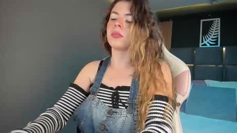 miatorres4 online show from 10-25-25, 03:58