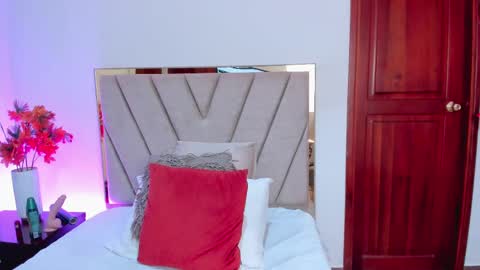 MiaValente online show from 01-11-25, 09:25