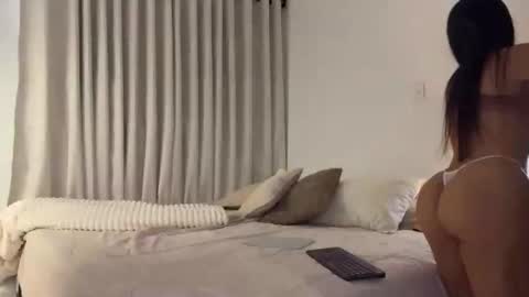 Mia online show from 02-01-26, 02:15