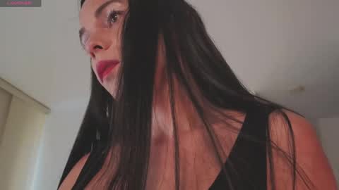 Snapshot of miavero chatting on 05-21-26, 04:14 Mia online show from 05-21-26, 04:14