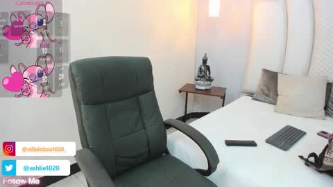 Snapshot of miavillalobos_ chatting on 10-12-25, 04:50 Mia Villalobos online show from 10-12-25, 04:50