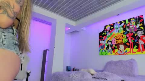 Mia Villalobos online show from 11-17-25, 10:04