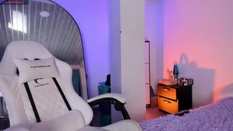 Mia Villalobos online show from 04-30-26, 11:53