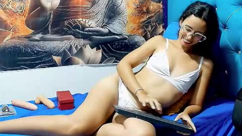 Mia online show from 01-07-26, 03:09