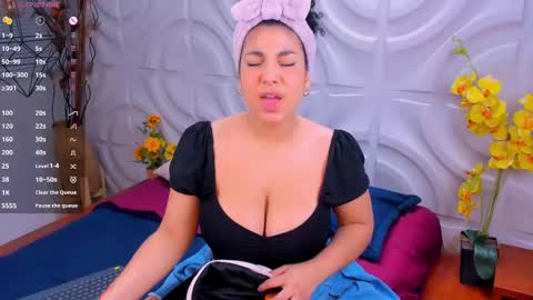 Snapshot of miawoderfull chatting on 01-04-25, 04:01 Mia online show from 01-04-25, 04:01