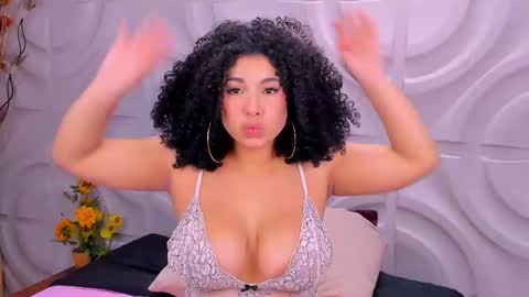 Snapshot of miawoderfull chatting on 01-06-25, 06:36 Mia online show from 01-06-25, 06:36