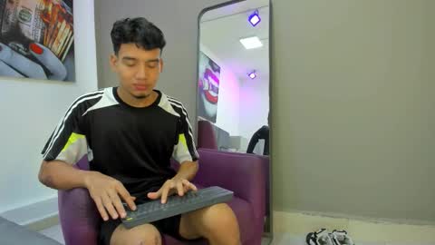 Snapshot of michael__ross chatting on 01-07-26, 11:34 Michael Ross online show from 01-07-26, 11:34