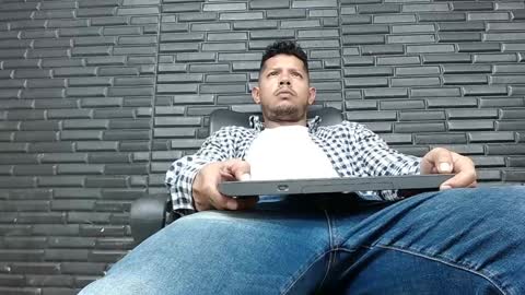 Michael Daviss online show from 01-08-25, 04:11