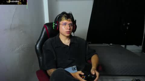 Snapshot of michael_kendall0 chatting on 11-06-25, 01:28 michael independent model online show from 11-06-25, 01:28