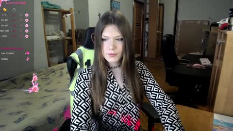 Snapshot of micheledoll chatting on 12-02-24, 10:18 MicheleDoll online show from 12-02-24, 10:18