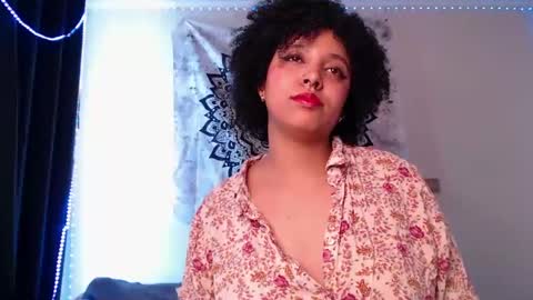 Snapshot of michell_bling chatting on 12-15-24, 04:26 Michi online show from 12-15-24, 04:26