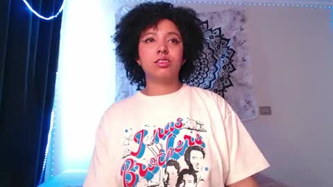 Snapshot of michell_bling chatting on 12-16-24, 01:22 Michi online show from 12-16-24, 01:22