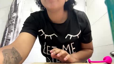 Snapshot of michell_bling chatting on 12-21-24, 12:53 Michi online show from 12-21-24, 12:53