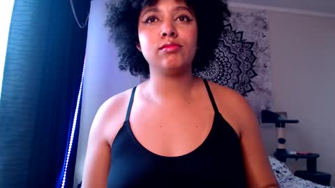 Snapshot of michell_bling chatting on 02-04-25, 10:13 Michi online show from 02-04-25, 10:13