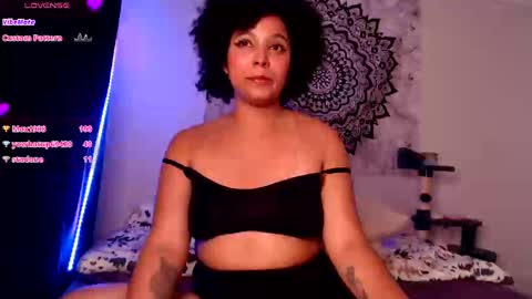 Snapshot of michell_bling chatting on 02-05-25, 02:29 Michi online show from 02-05-25, 02:29