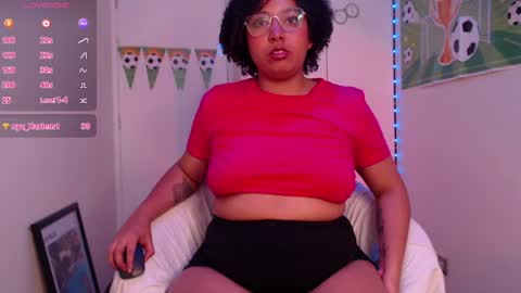 Snapshot of michell_bling chatting on 07-06-26, 01:08 Michi online show from 07-06-26, 01:08
