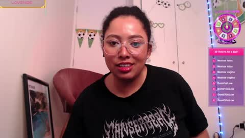 Snapshot of michell_bling chatting on 07-11-26, 06:27 Michi online show from 07-11-26, 06:27