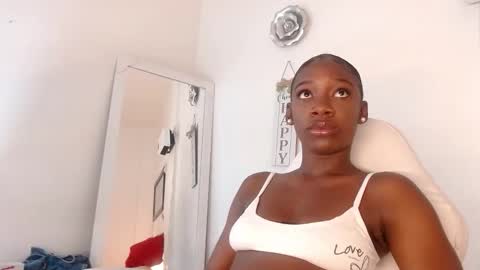 Snapshot of michell_estrada chatting on 10-10-25, 03:22 michell online show from 10-10-25, 03:22