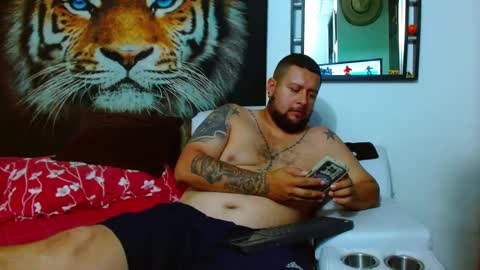 Snapshot of michell_myers chatting on 02-06-25, 01:05 michell_myers online show from 02-06-25, 01:05