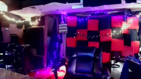 Snapshot of michelle_flowers chatting on 09-30-25, 03:00 michelle_flowers online show from 09-30-25, 03:00