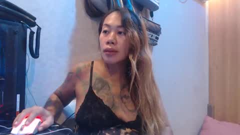Snapshot of michelle_ux chatting on 10-04-25, 05:38 michelle_ux online show from 10-04-25, 05:38