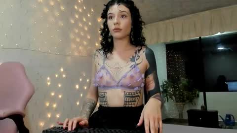 Snapshot of michelleastro chatting on 11-28-25, 07:11 Michelle Ramirez online show from 11-28-25, 07:11