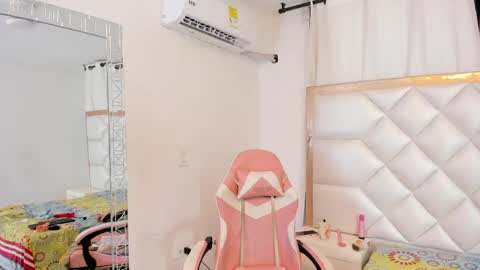 michelleblair1 online show from 04-18-26, 07:07