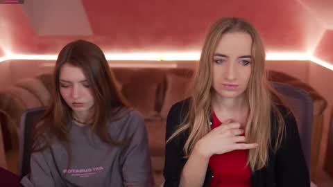 Snapshot of michelleinlove4u chatting on 03-04-25, 11:40 Michelle online show from 03-04-25, 11:40