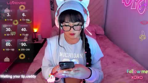 Snapshot of michellevanss22 chatting on 03-28-26, 04:45 online show from 03-28-26, 04:45