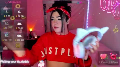 Snapshot of michellevanss22 chatting on 04-21-26, 04:30 online show from 04-21-26, 04:30
