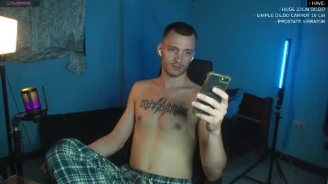 Snapshot of mickey_pict chatting on 02-10-25, 10:53 Mickey online show from 02-10-25, 10:53