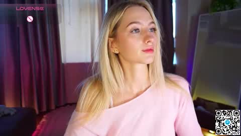 Snapshot of mickeydior chatting on 10-06-25, 11:40 mickeydior online show from 10-06-25, 11:40
