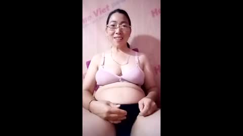 Snapshot of mickye00 chatting on 06-08-26, 07:14 Miky online show from 06-08-26, 07:14