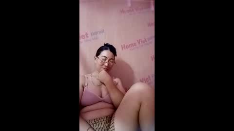 Snapshot of mickye00 chatting on 06-09-26, 08:37 Miky online show from 06-09-26, 08:37