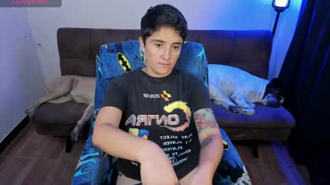 Snapshot of midnight07_ chatting on 01-16-25, 06:35 Blue online show from 01-16-25, 06:35