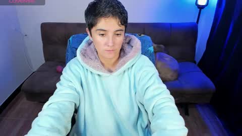 Snapshot of midnight07_ chatting on 01-23-25, 06:06 Blue online show from 01-23-25, 06:06