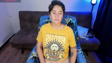 Snapshot of midnight07_ chatting on 02-07-25, 06:24 Blue online show from 02-07-25, 06:24