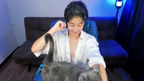 Snapshot of midnight07_ chatting on 03-11-25, 11:12 Blue online show from 03-11-25, 11:12