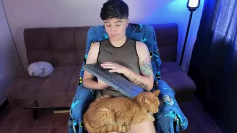 Snapshot of midnight07_ chatting on 09-25-25, 03:27 Blue online show from 09-25-25, 03:27