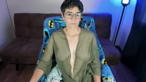 Snapshot of midnight07_ chatting on 04-17-26, 03:37 Blue online show from 04-17-26, 03:37