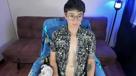 Snapshot of midnight07_ chatting on 04-20-26, 03:37 Blue online show from 04-20-26, 03:37