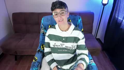 Snapshot of midnight07_ chatting on 05-22-26, 03:39 Blue online show from 05-22-26, 03:39