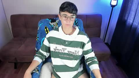 Snapshot of midnight07_ chatting on 06-01-26, 03:36 Blue online show from 06-01-26, 03:36